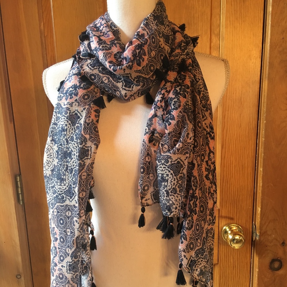 Maurice’s Scarf with Navy Fringe
